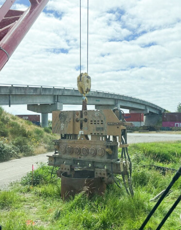 Henry Drilling - Vibro and Pile Hammer Rentals